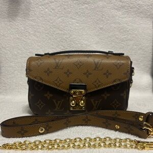 Stylish Brown Crossbody Bag with Gold Accents